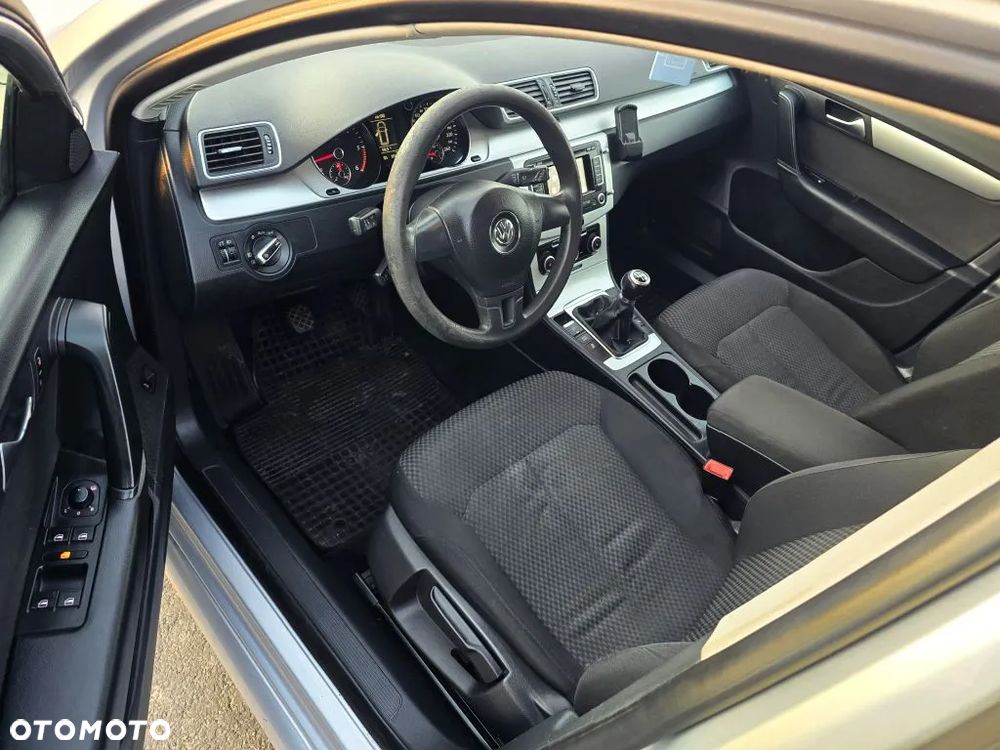 Volkswagen Passat 1.6 TDI Comfortline - 17
