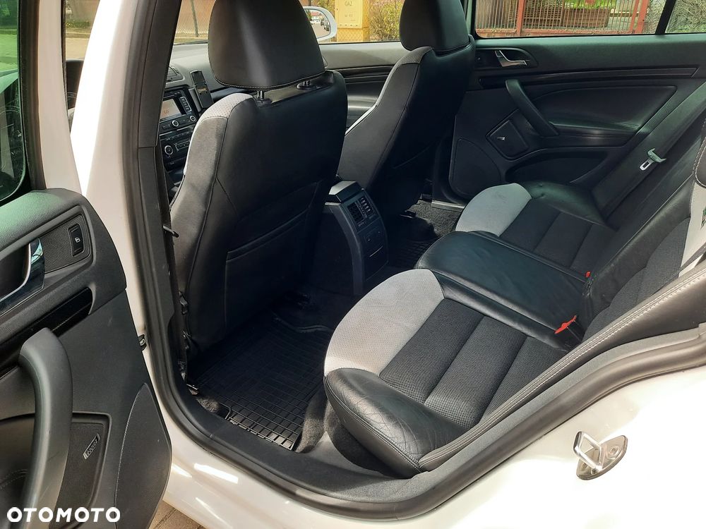 Skoda Octavia 2.0 TDI CR DPF RS - 13