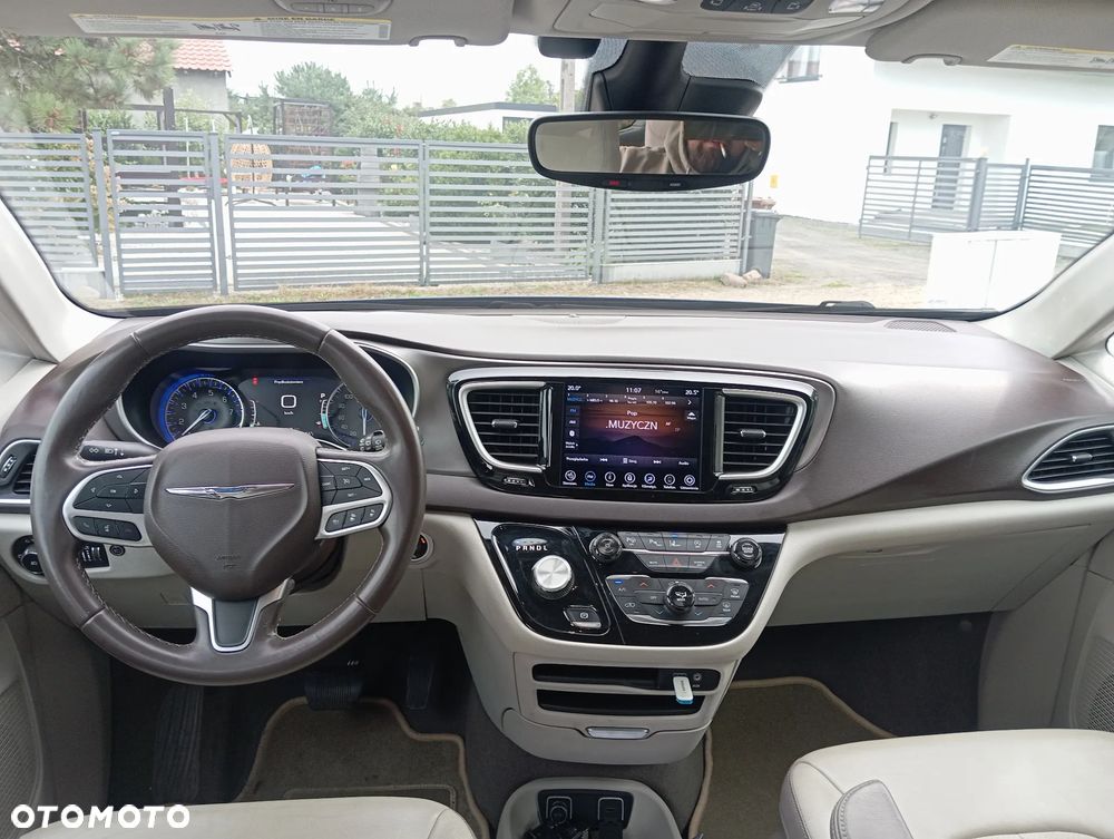 Chrysler Pacifica - 12