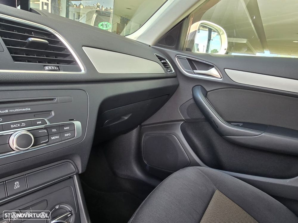 Audi Q3 2.0 TDI Attraction - 11