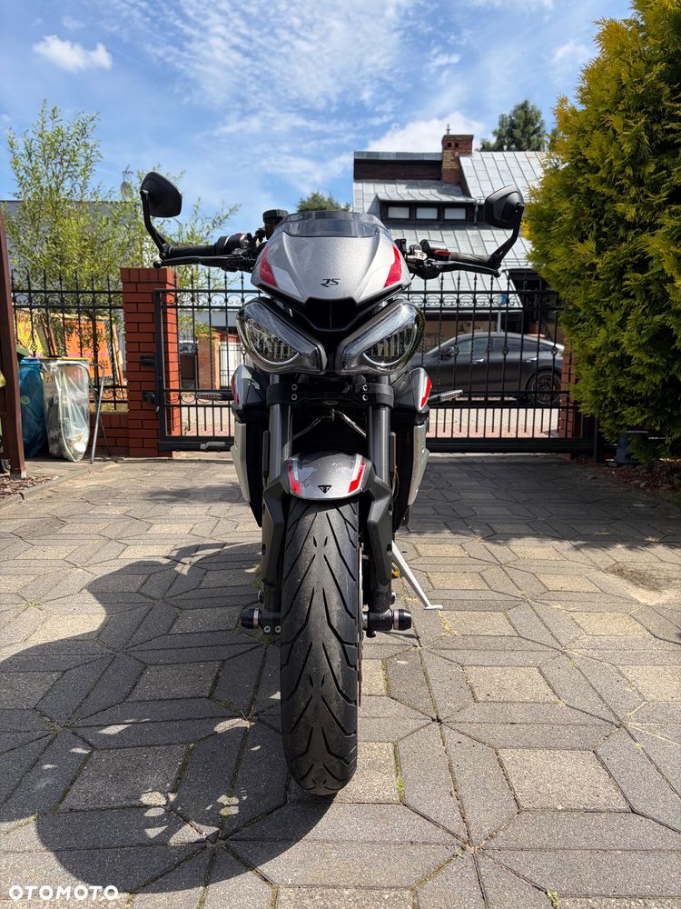Triumph Street Triple - 10