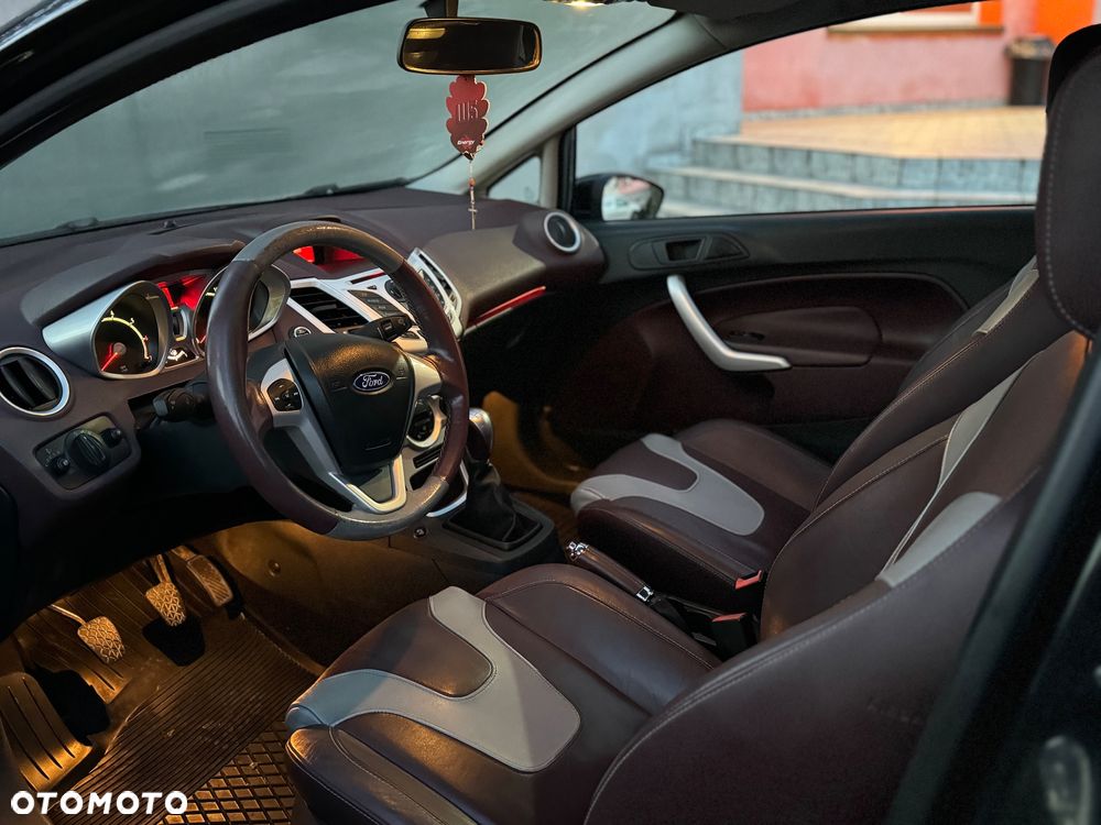 Ford Fiesta - 12