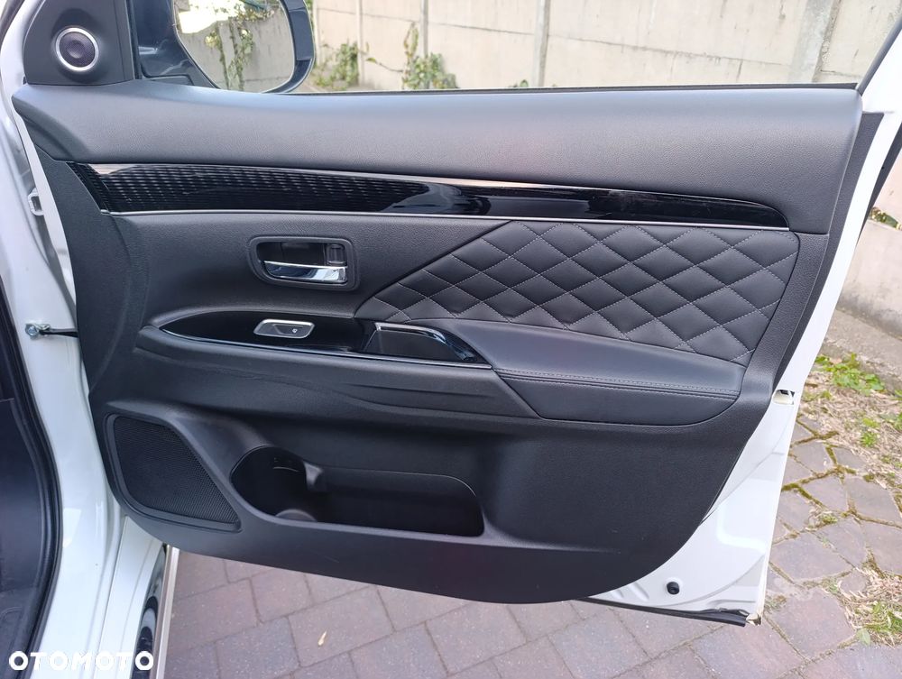 Mitsubishi Outlander 2.4 4WD Diamant+ - 19