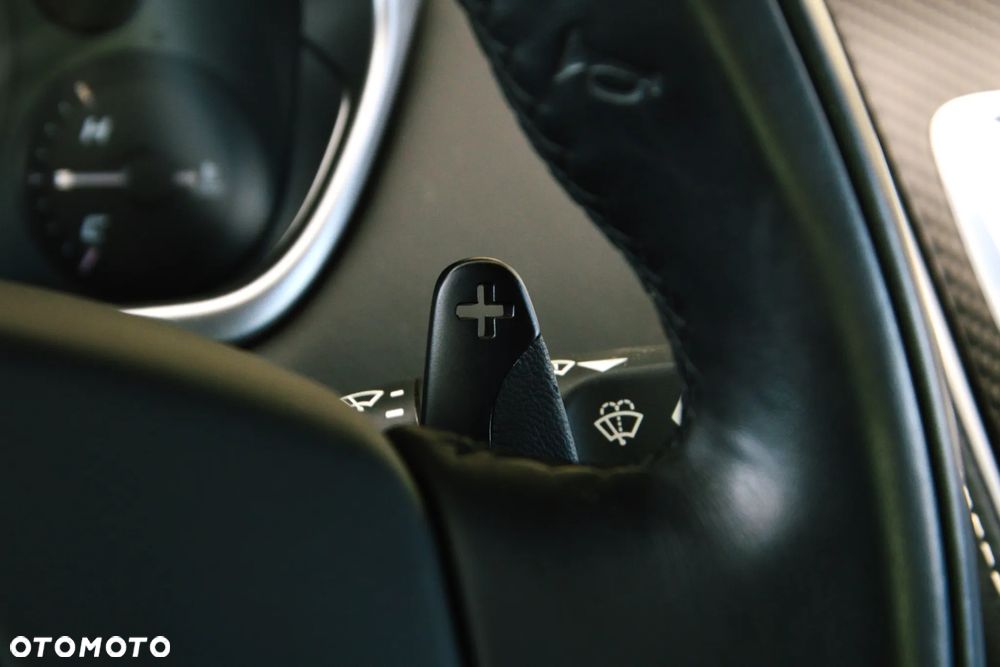 Aston Martin V12 Vanquish - 37