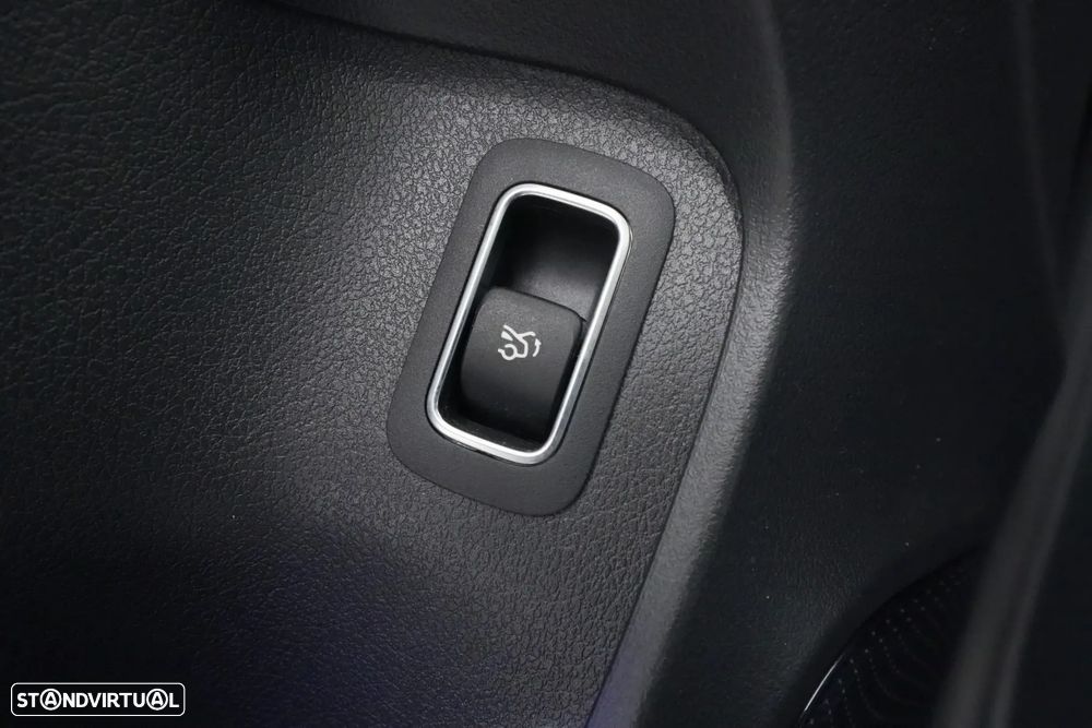 Mercedes-Benz A 180 Limousine d AMG Line Aut. - 33