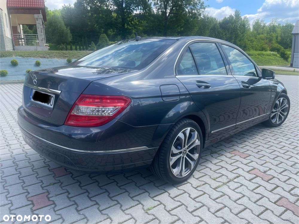 Mercedes-Benz Klasa C 180 CGI BlueEFFICIENCY Avantgarde - 4