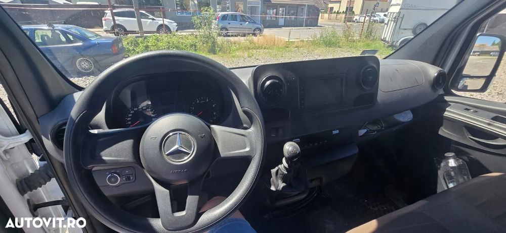 Mercedes-Benz Sprinter - 13