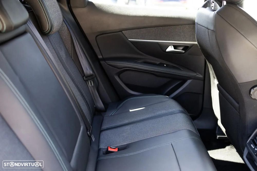 Peugeot 3008 1.6 Hybrid Allure Pack e-EAT8 - 24