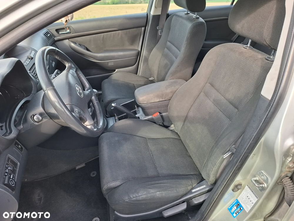 Toyota Avensis 1.8 VVT-i Luna - 16