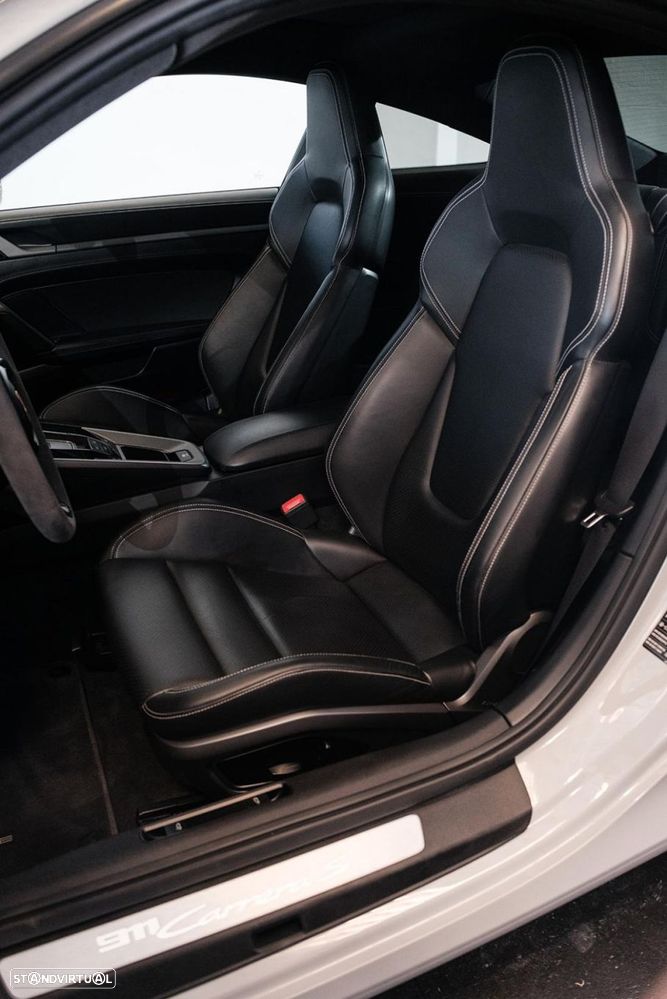 Porsche 911 Série F Carrera 4S - 10