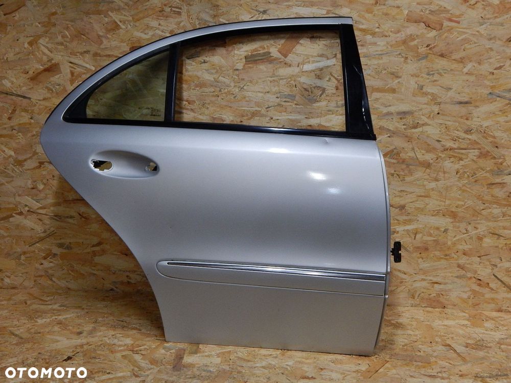 mercedes e w211 drzwi prawe tył tylne sedan c775 - 1