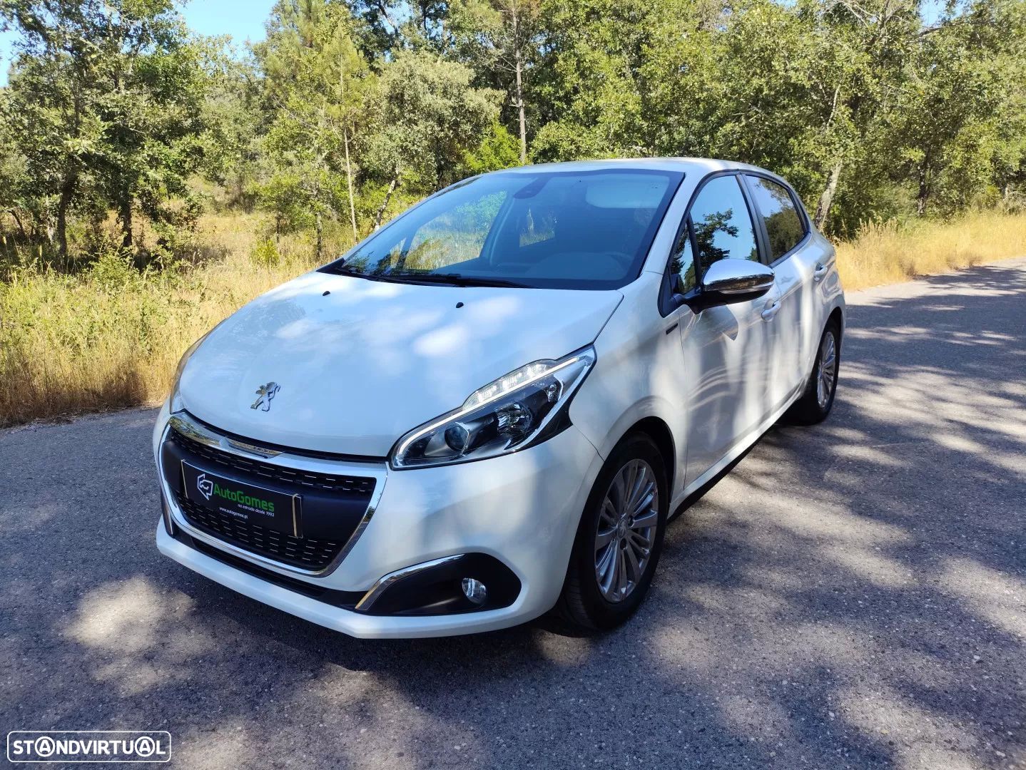 Peugeot 208 1.2 PureTech Signature - 1
