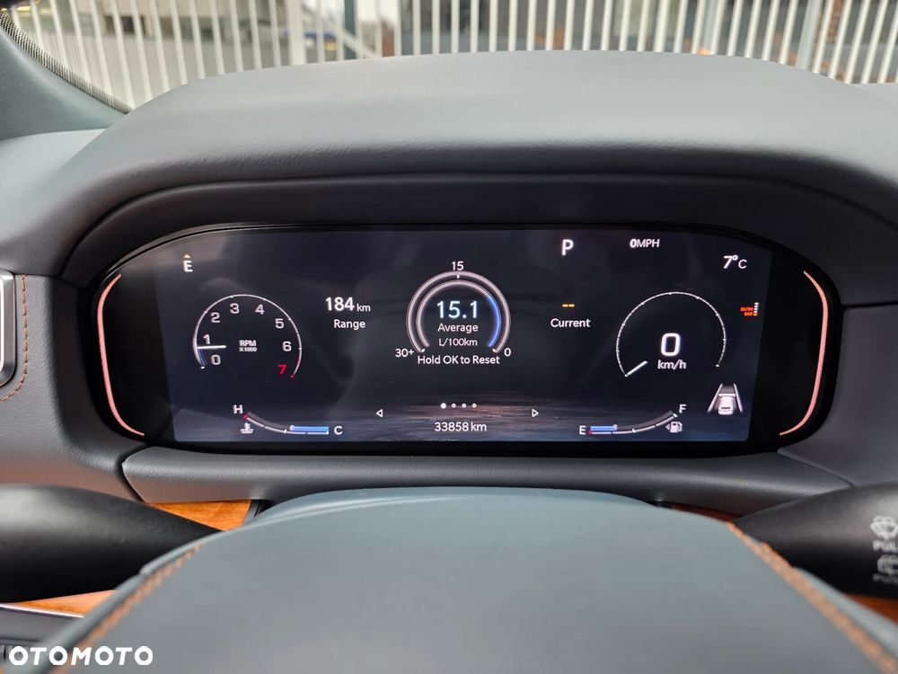 Jeep Grand Wagoneer - 20