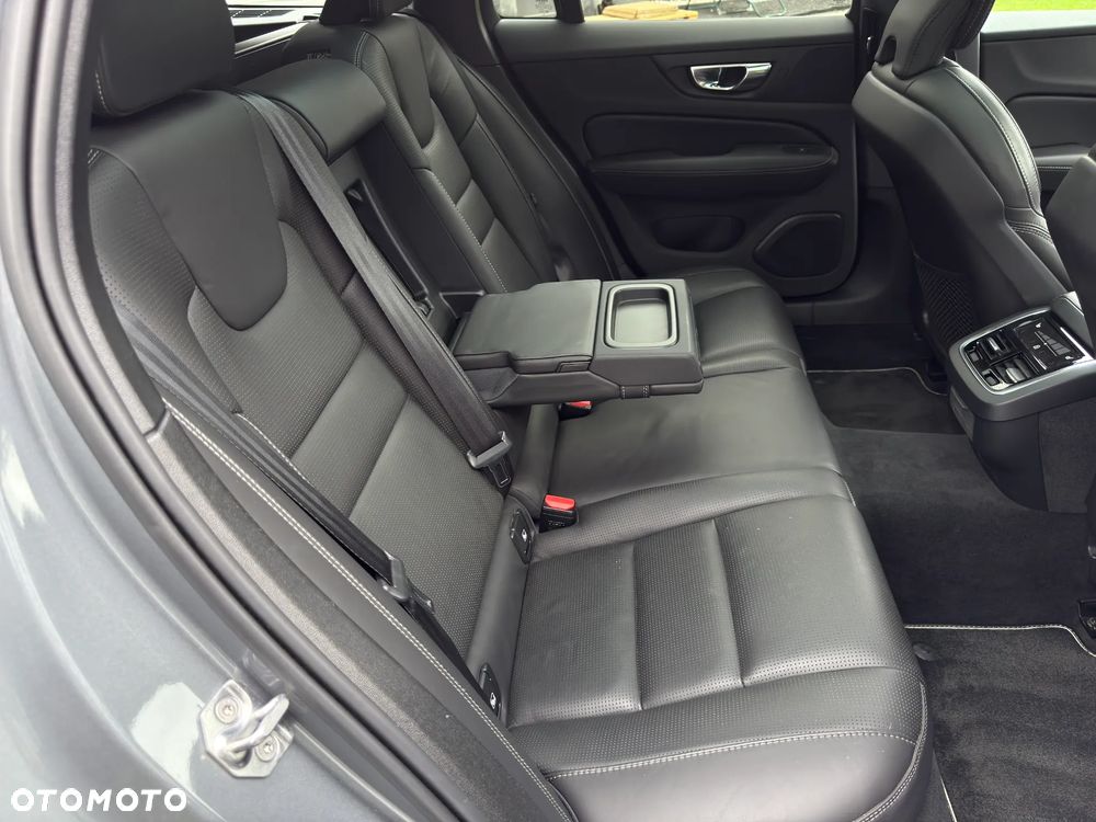 Volvo V60 T6 AWD R-Design - 30