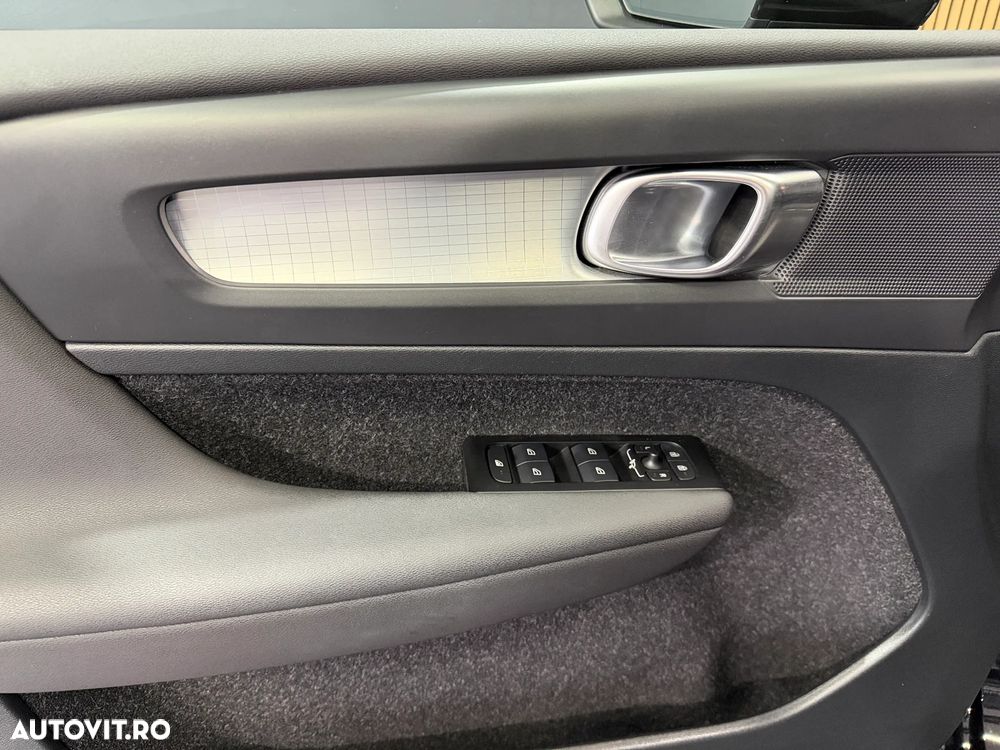 Volvo XC 40 T2 AT8 Momentum - 23