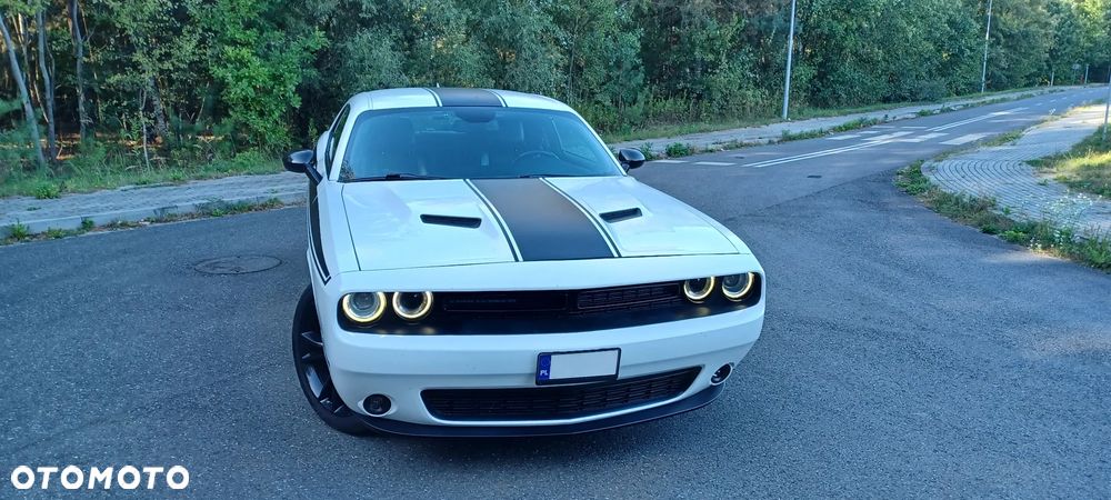 Dodge Challenger - 12