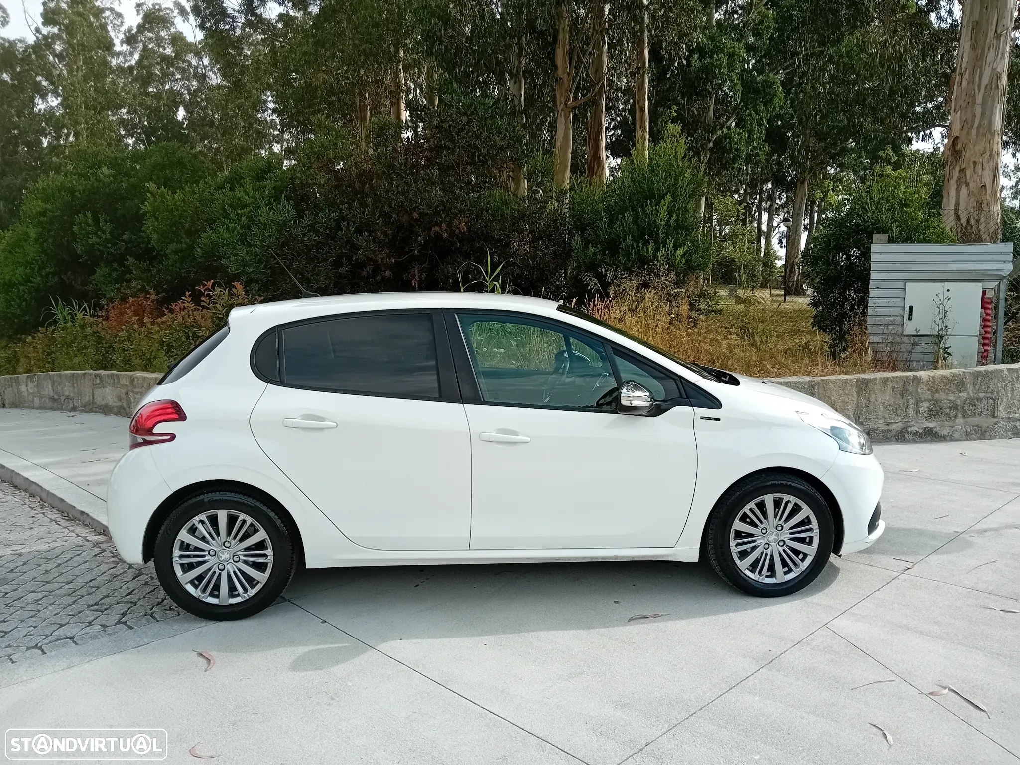 Peugeot 208 1.5 BlueHDi Signature - 15