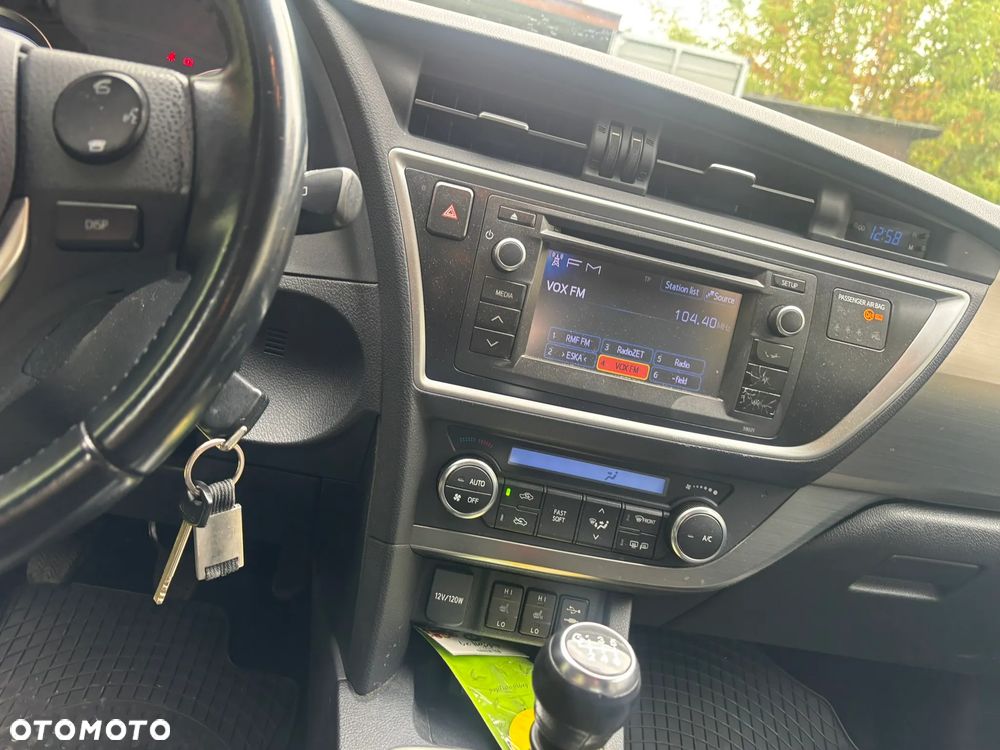 Toyota Auris 1.6 Premium Comfort - 13