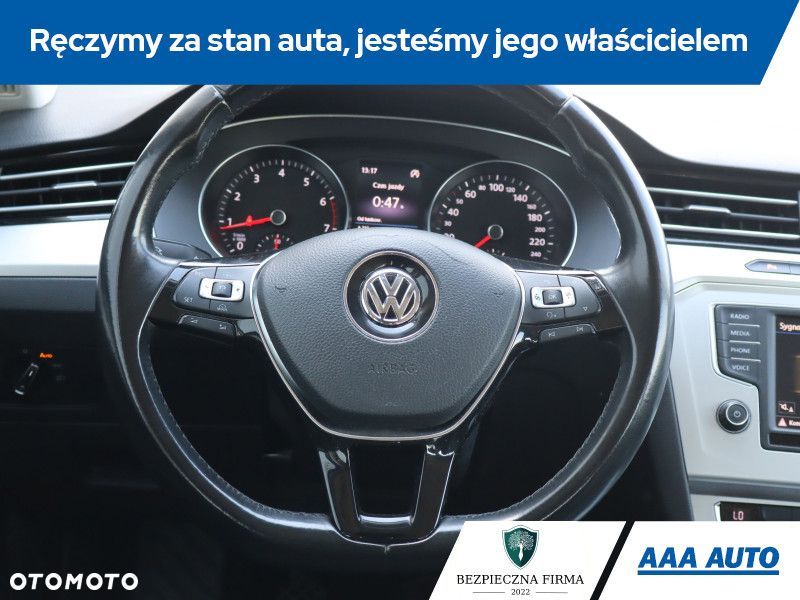 Volkswagen Passat - 17