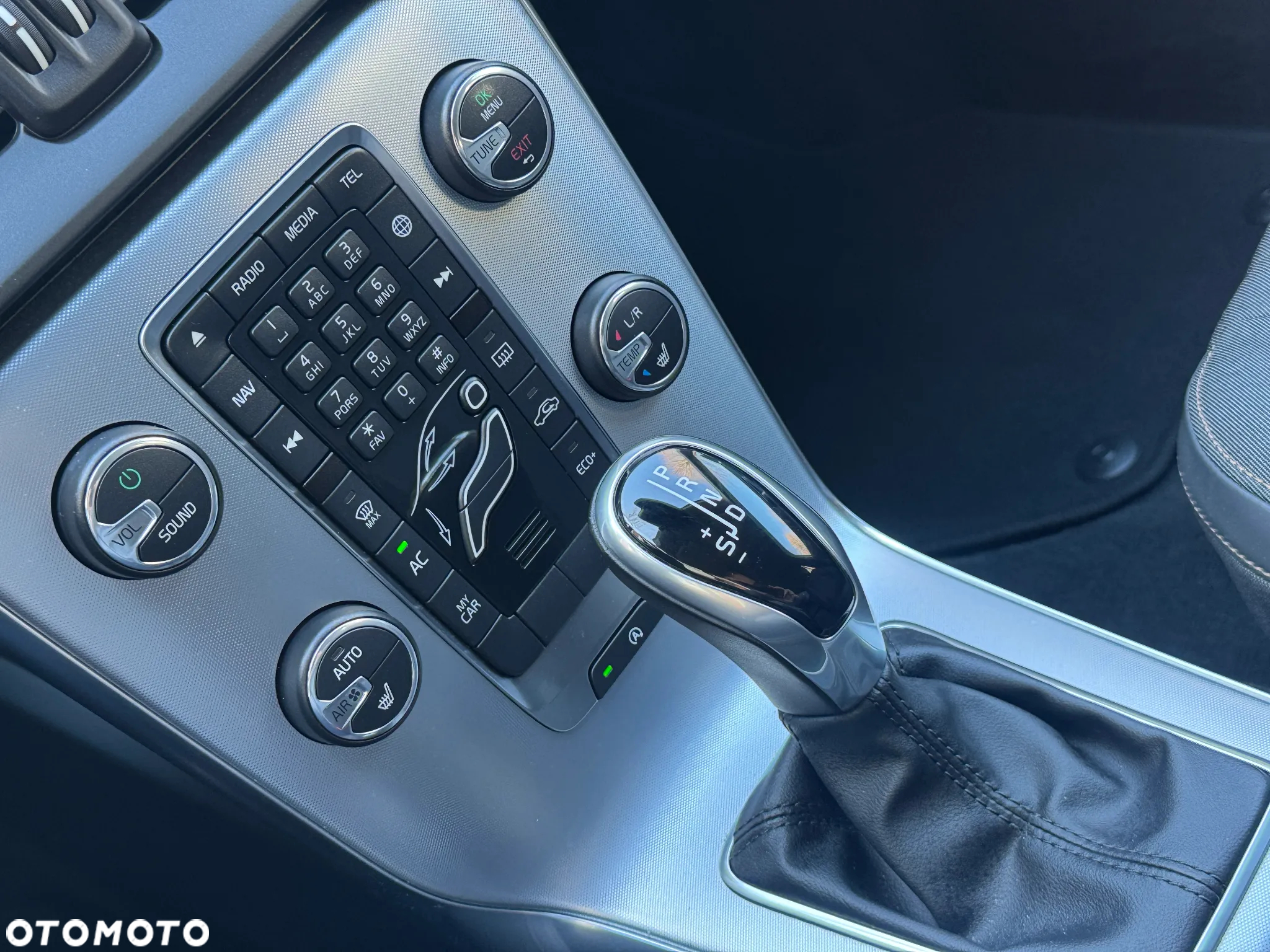 Volvo V40 Cross Country T3 Drive-E Momentum - 20