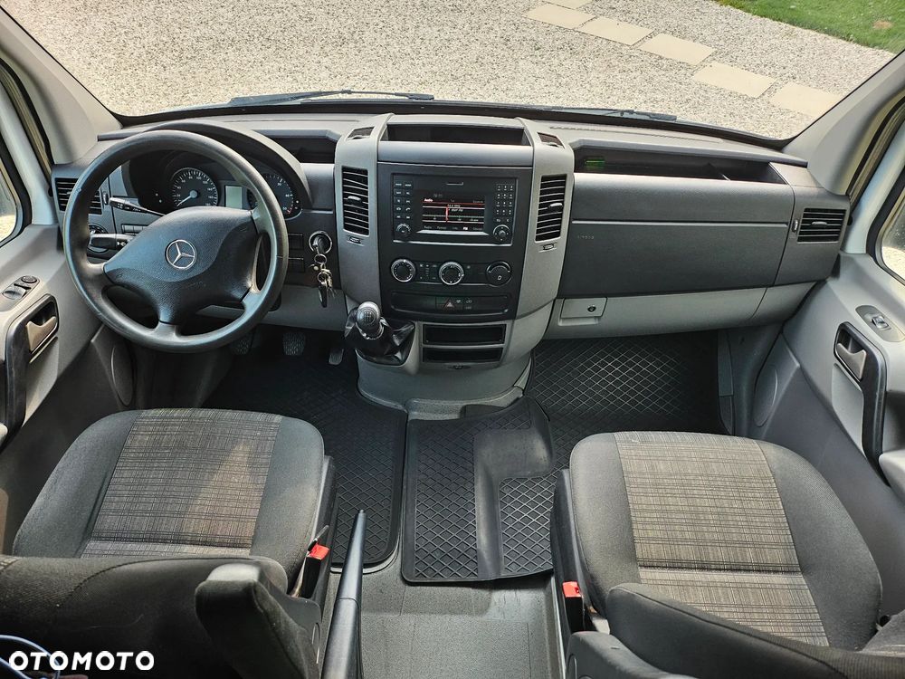 Mercedes-Benz 906 - 10