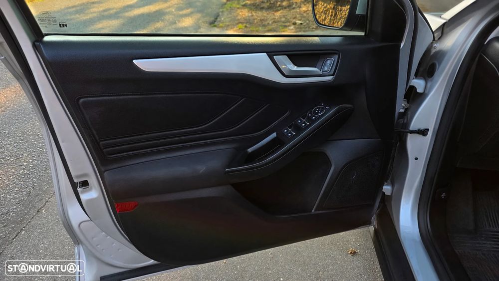 Ford Focus 1.0 EcoBoost Hybrid TITANIUM DESIGN - 21
