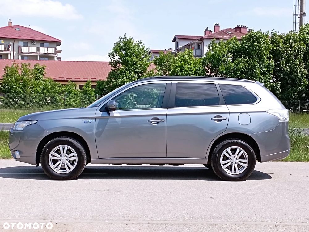 Mitsubishi Outlander 2.0 4WD Top - 4