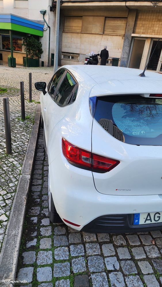 Renault Clio 1.2 16V 75 LIMITED - 13