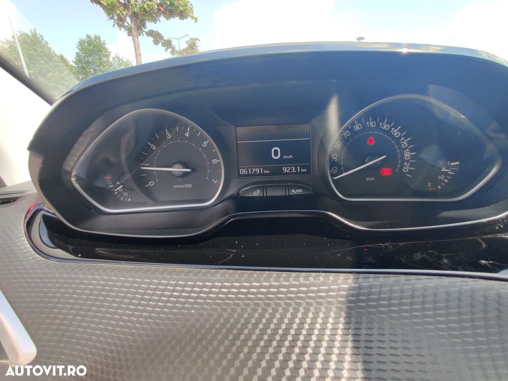 Peugeot 208 1.2 L PureTech Turbo STT Allure - 13