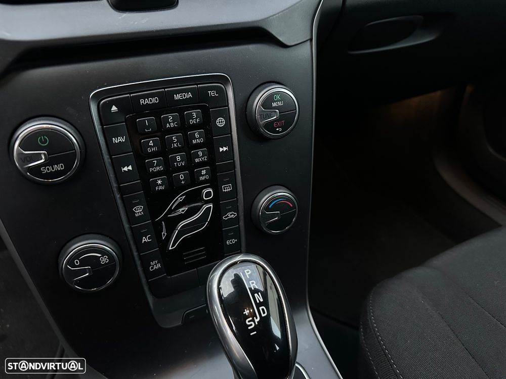 Volvo V40 Cross Country 1.5 T3 Momentum Geartronic - 18