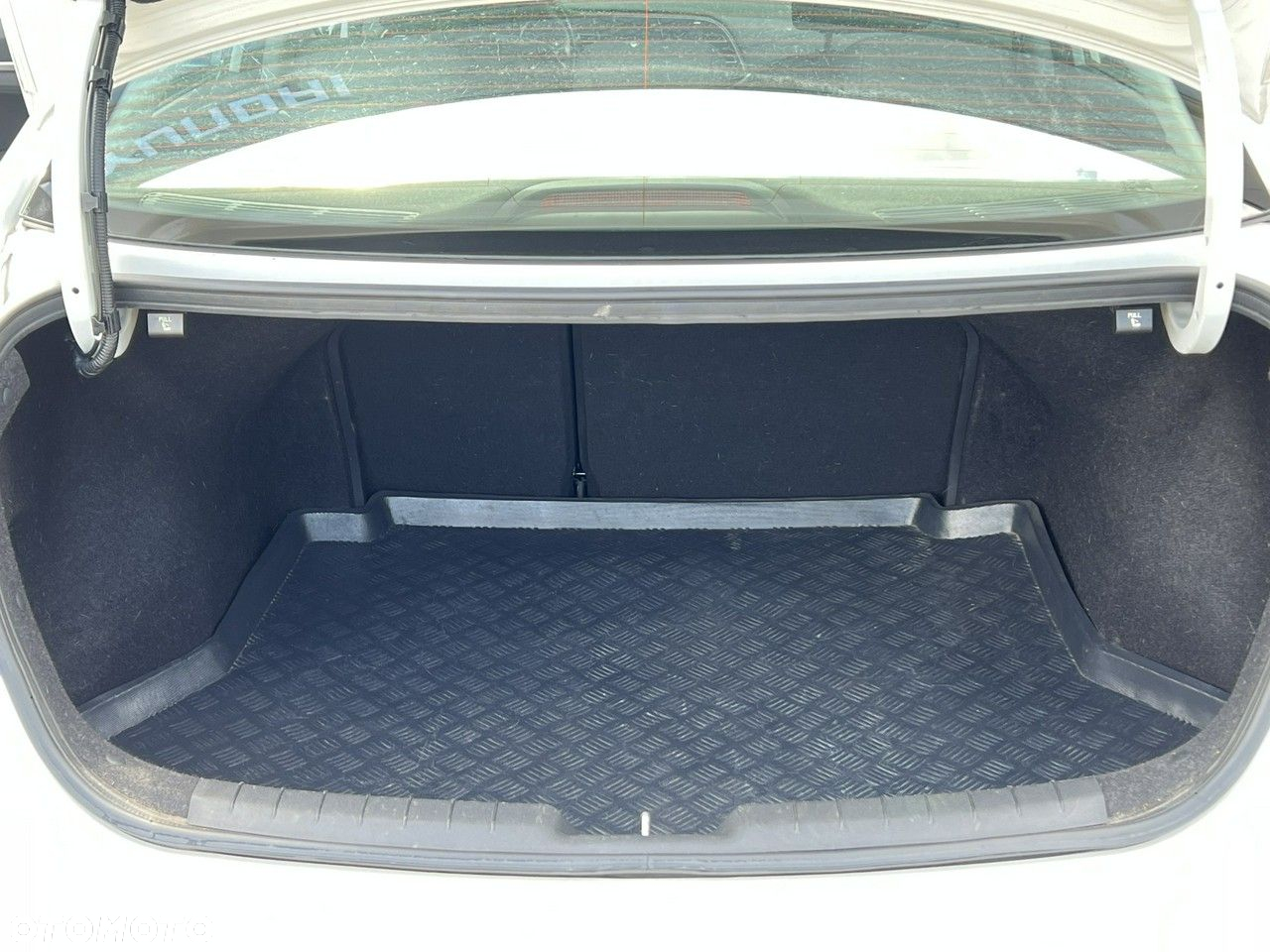 Hyundai Elantra - 36