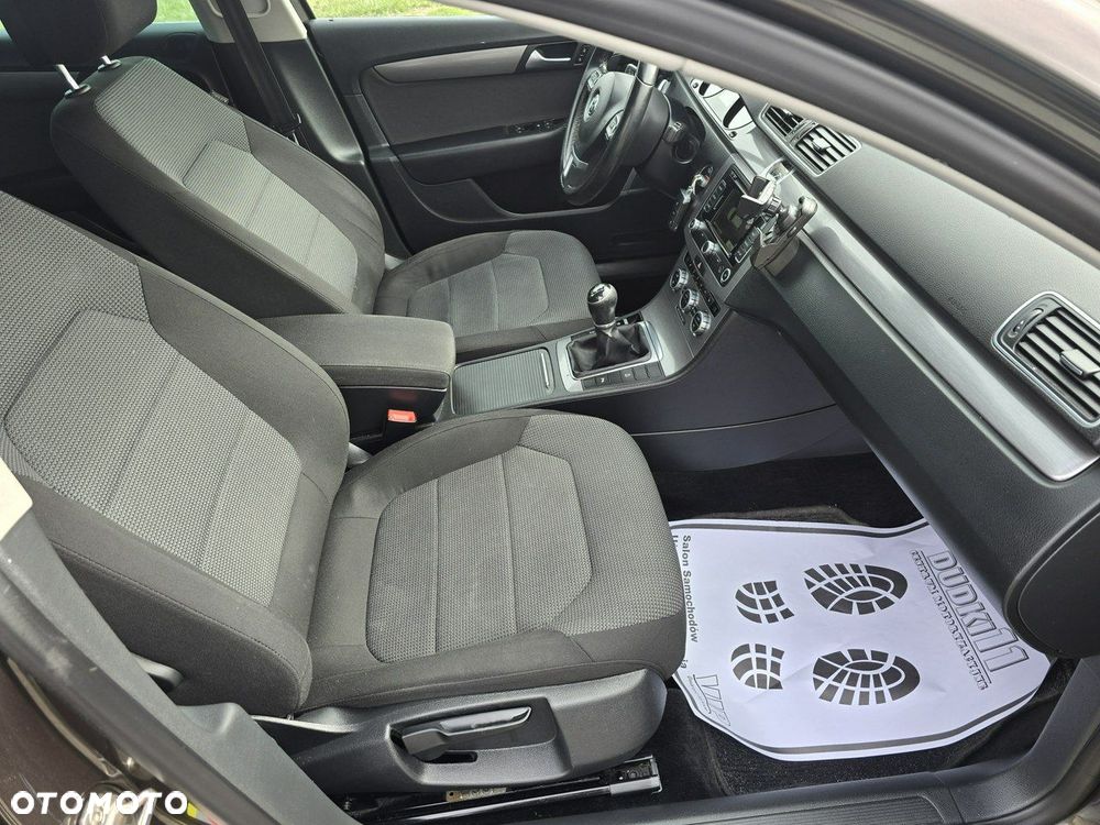 Volkswagen Passat - 30
