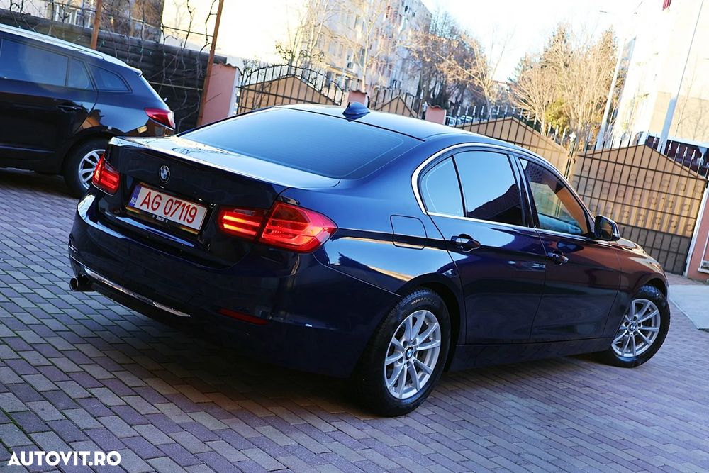 BMW Seria 3 320d Luxury Line - 13