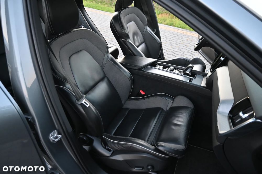 Volvo XC 60 B4 D AWD R-Design - 33