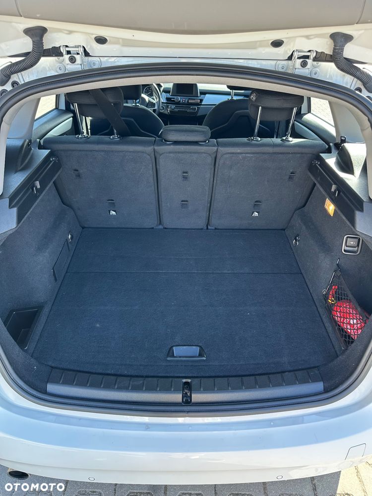 BMW Seria 2 218d - 11