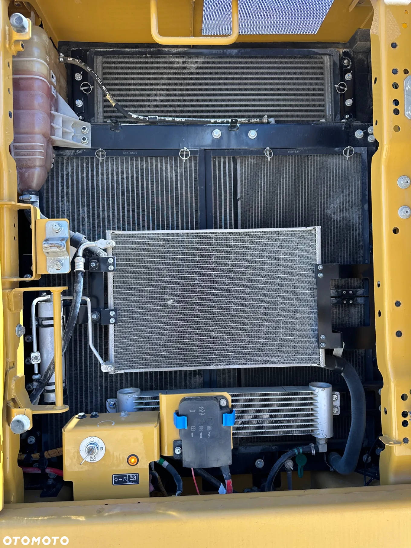 Caterpillar 323 - 32