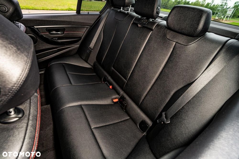 BMW Seria 3 330i Sport Line Shadow - 27