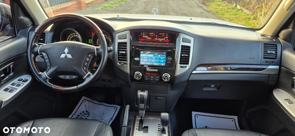 Mitsubishi Pajero - 13