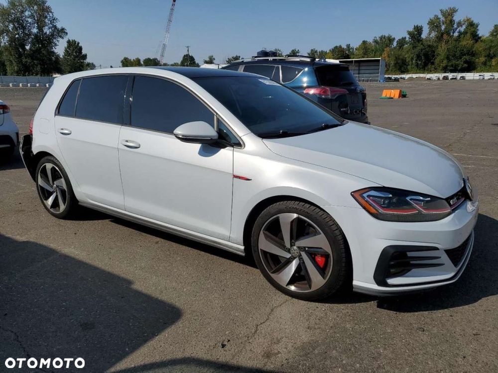 Volkswagen Golf - 5