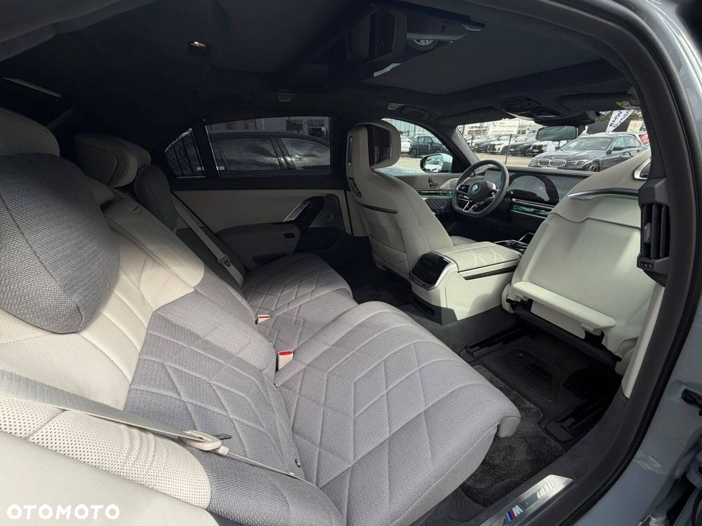 BMW Seria 7 - 36