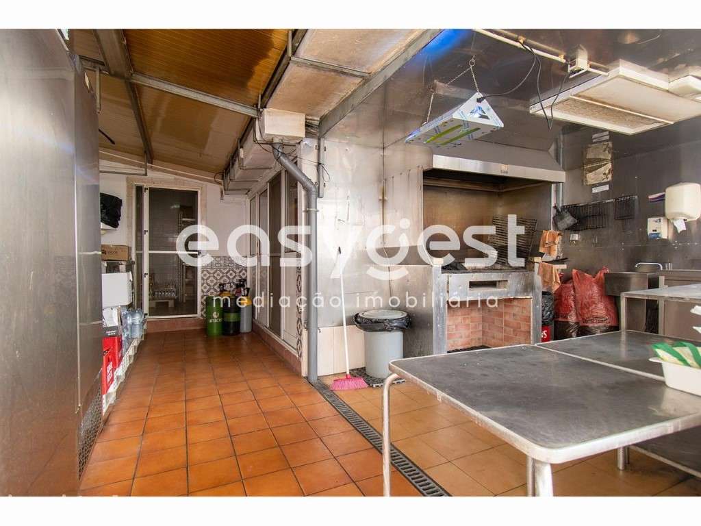 Restaurante frente rio, junto à Marina de Vila Real de Santo António - Grande imagem: 4/15