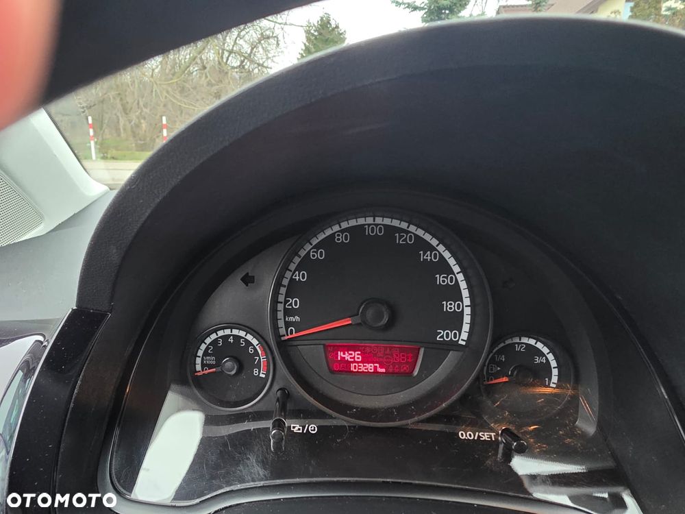 Volkswagen up! move - 12