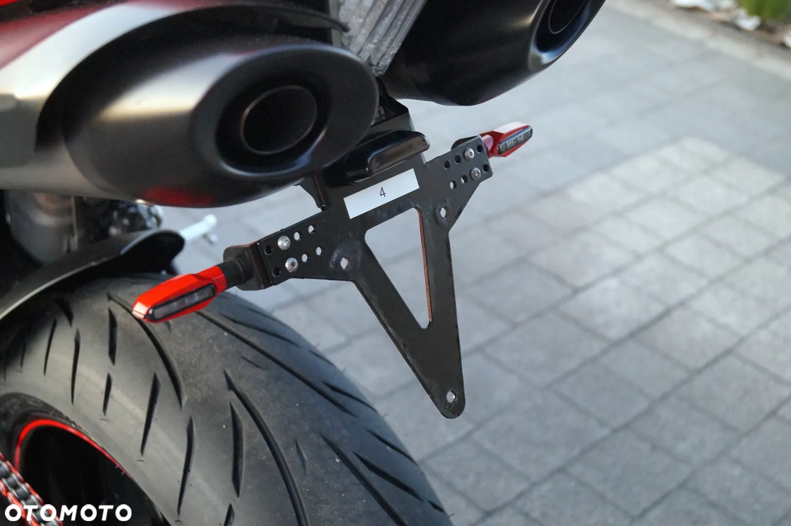 Yamaha R1 - 18