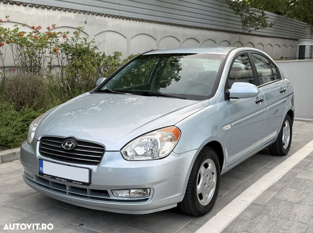 Hyundai Accent - 1