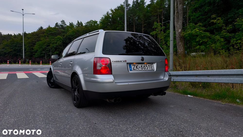 Volkswagen Passat 2.8 V6 4Motion Highline - 3