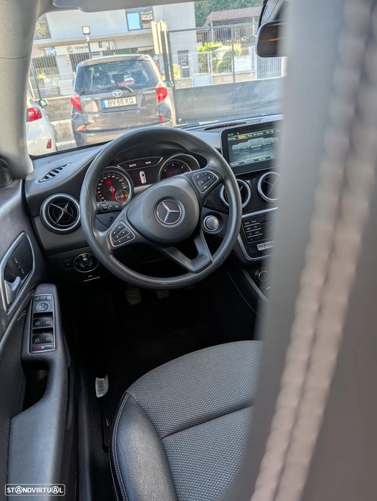 Mercedes-Benz CLA 180 d AMG Line - 10