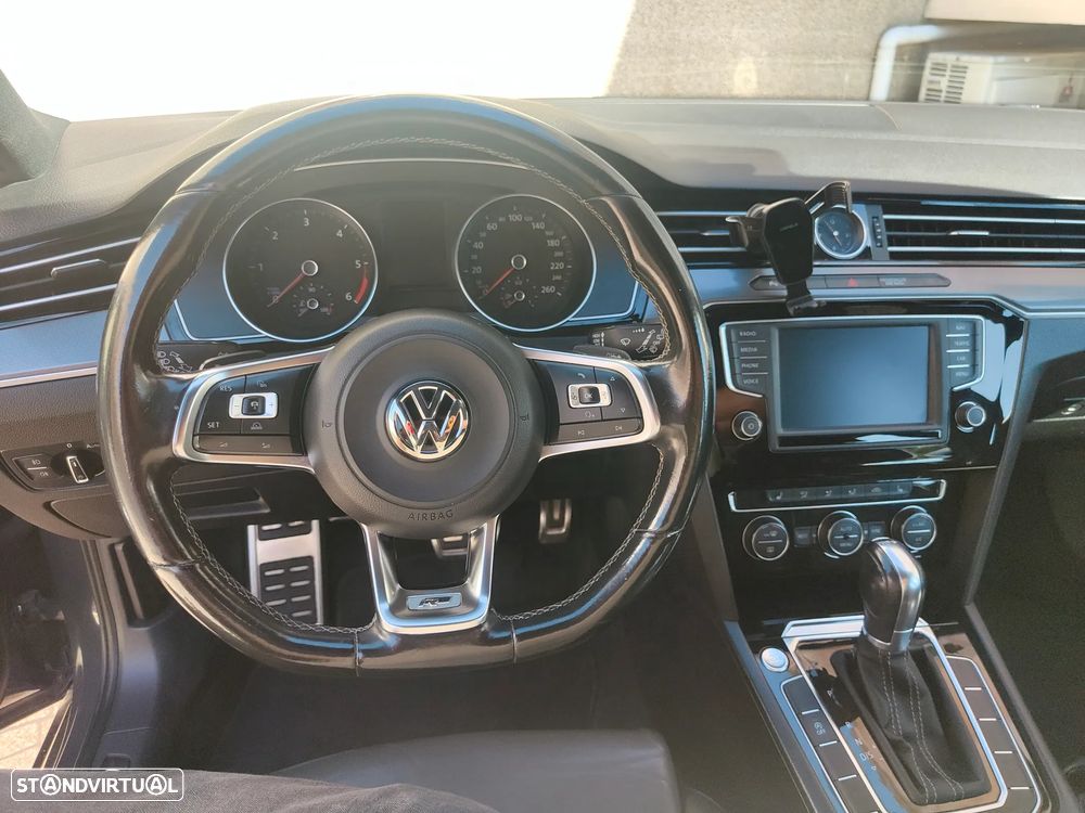VW Passat Variant 2.0 TDI R-Line DSG - 9