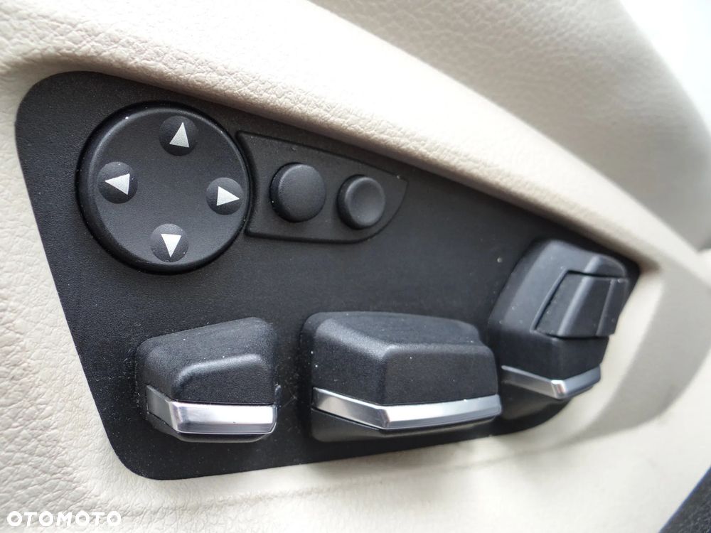 BMW Seria 5 525d - 24