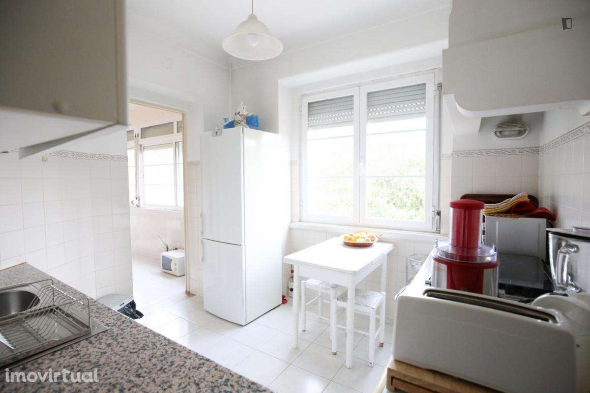 Quarto - localizado em Roma-Areeiro Lisbon - Grande imagem: 3/39