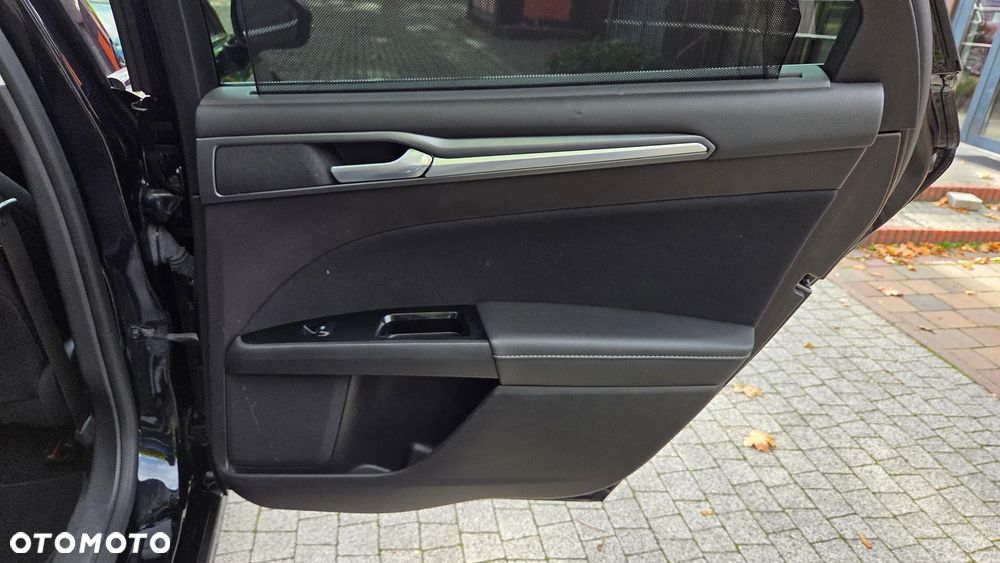 Ford Mondeo - 35